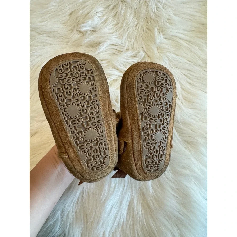 Ugg baby boots‎ bow back size 2/3